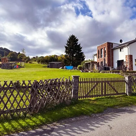Zur Wasserburg Mit Seeblick, Grossem Garten & Spielplatz An Der Talsperre Pirk Apartmán