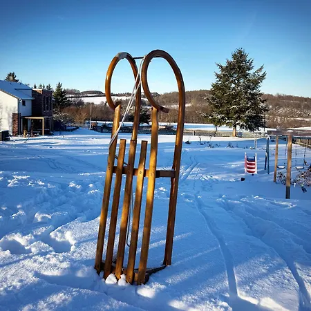 Zur Wasserburg Mit Seeblick, Grossem Garten & Spielplatz An Der Talsperre Pirk *