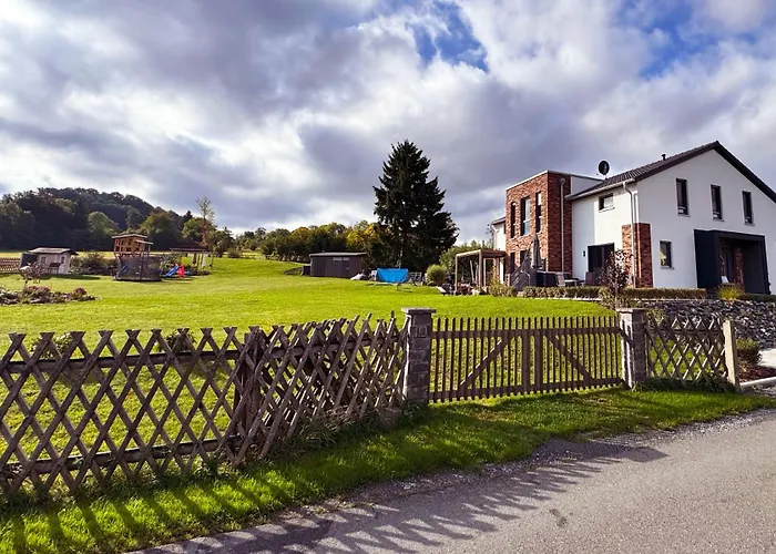 Zur Wasserburg Mit Seeblick, Grossem Garten & Spielplatz An Der Talsperre Pirk Appartement
